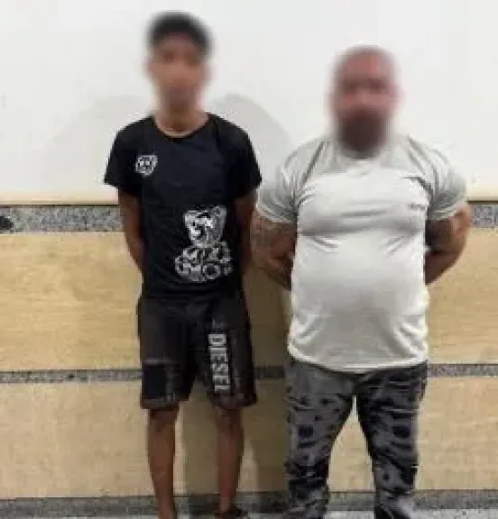 ”ابني بيضيع وأنا بحاول ألحقه”.. قيد ابنه بجنزير والشرطة تتدخل!