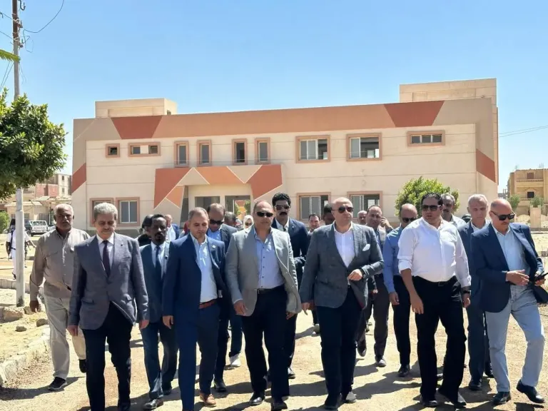 رئيس هيئة تنمية الصعيد ومحافظ بني سويف يقومان بجولة ميدانية موسعة لمتابعة المشروعات التنموية