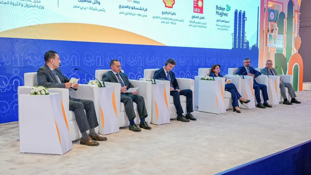 وزير البترول يشهد فعاليات جلسات النقاش التي جرت خلال يوم السلامة والصحة المهنية والبيئة 2025