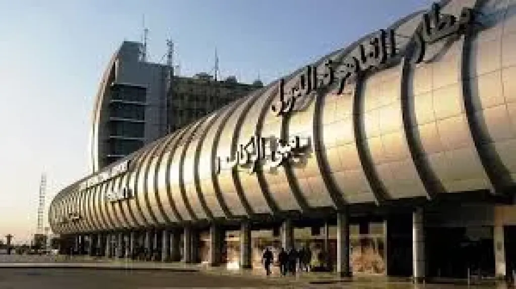 قواعد جديدة لإدخال الهواتف المحمولة إلى مصر: هاتف واحد معفى من الرسوم لكل مسافر