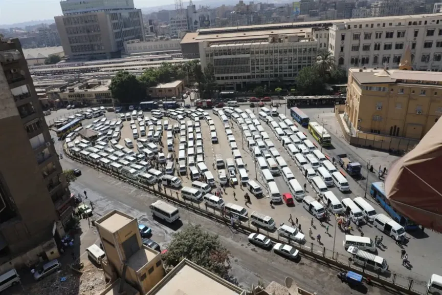 محافظ القاهرة: إخلاء إشغالات الباعة وسيارات الأجرة من ميدان رمسيس خلال أيام
