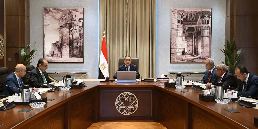 رئيس الوزراء يتابع جهود إعادة هيكلة وتطوير شركات الغزل والنسيج