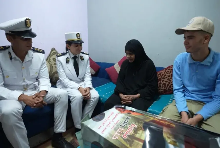 الداخلية تُنظم احتفالات وزيارات للمسنين بمناسبة اليوم العالمى لكبار السن وتوزع الهدايا عليهم