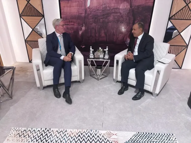 وزير الخارجية يلتقي مع نائب رئيس الكتلة البرلمانية الألمانية لتحالف حزبي الاتحاد الديمقراطي والاشتراكي المسيحيين