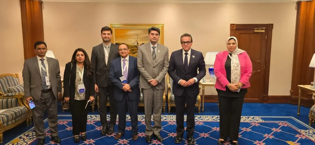 مصر وباكستان تبحثان تعزيز التعاون في مكافحة فيروس “سي” وتطبيق التأمين الصحي الشامل