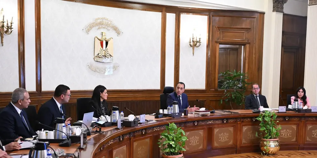 رئيس الوزراء يُتابع موقف المشروعات الجاري تنفيذها بالتعاون بين وزارة الإسكان والهيئة الهندسية للقوات المسلحة