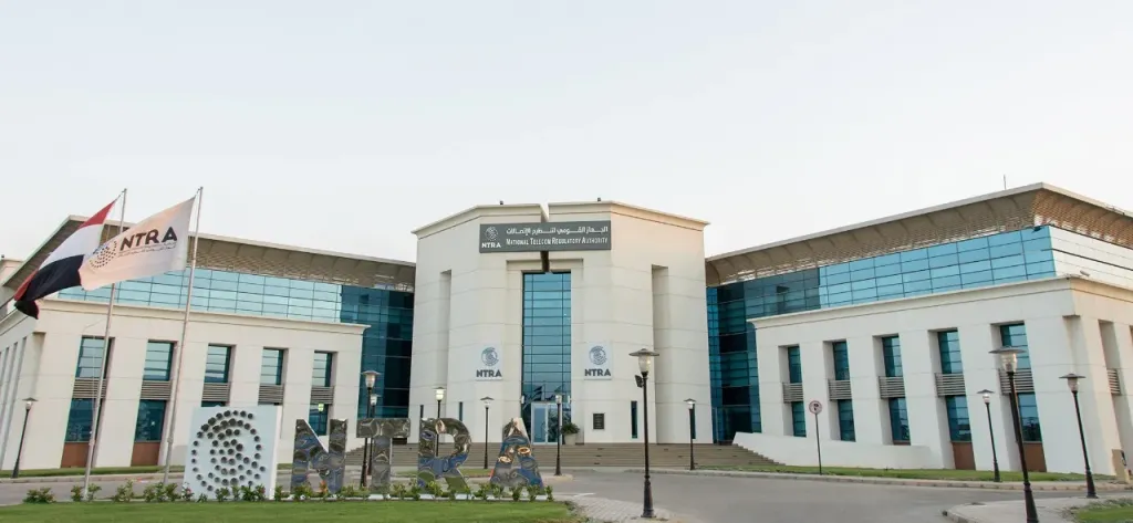 القومي لتنظيم الاتصالات: تأثر بعض الخدمات بمحيط القاهرة الكبرى بسبب أعمال تطوير المتحف المصري الكبير لمدة 3 ساعات فجر الخميس