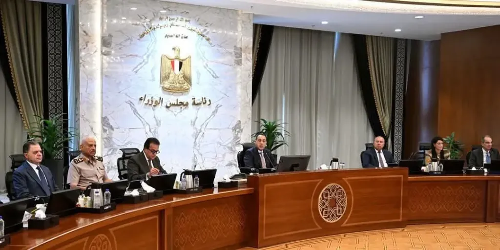 الحكومة تُحذر المتعدين على أراضي طرح النهر من غمرها بالمياه