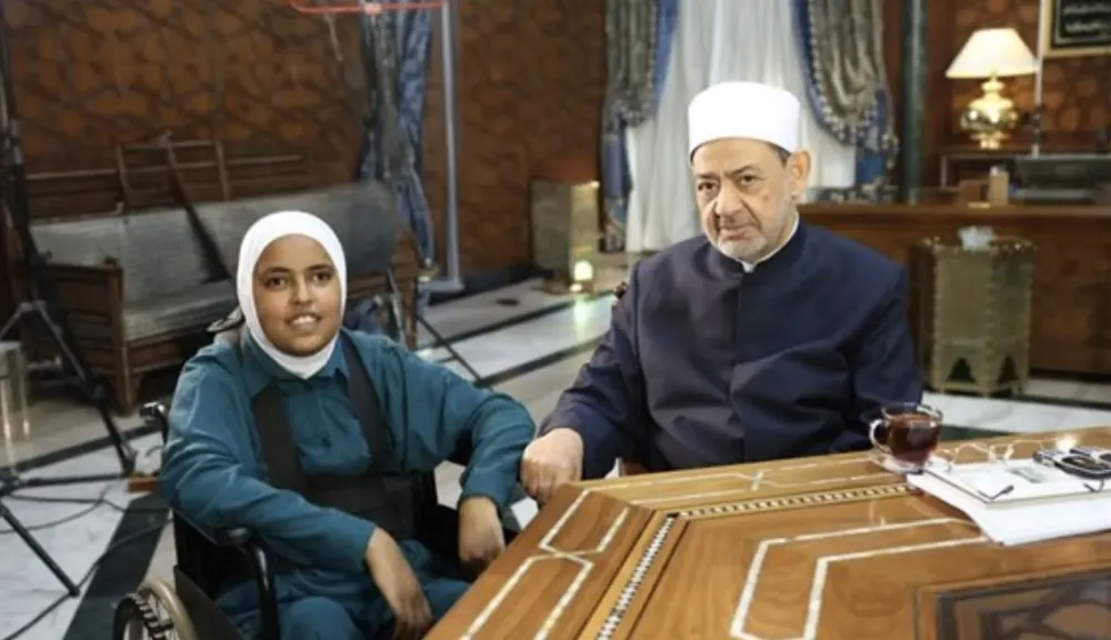 شيخ الأزهر يوجه بسرعة التكفل بحالة الطالبة آية مهني محاربة السرطان وتلبية مطالبها