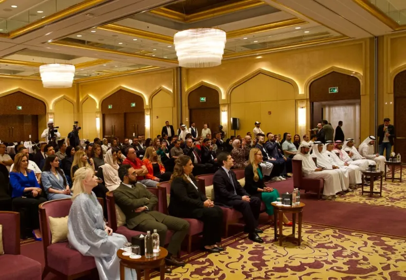 “آنا في قلب الحدث.. أبوظبي تحتفل بإطلاق حلقات الإمارات من جسور وسط حضور دبلوماسي وإعلامي”