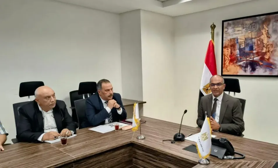 نائب وزير الإسكان يُتابع موقف مشروعات الصرف الصحى بمحافظة الاقصر