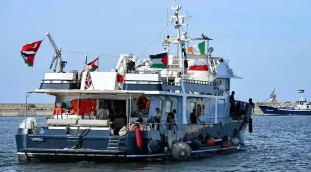 إسطنبول.. ناشطون بأسطول الصمود العالمي يخضعون لفحوص طبية