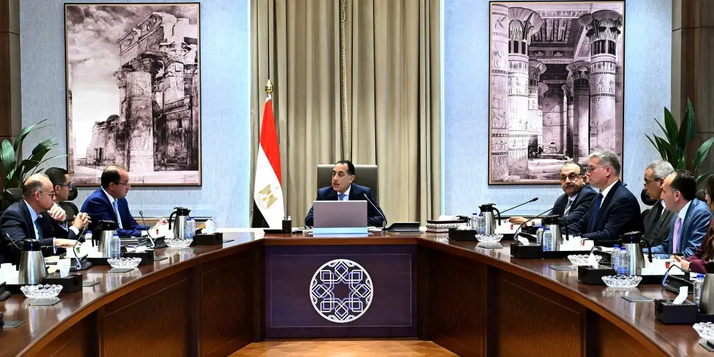رئيس الوزراء يستعرض جهود تجهيز الشركات الحكومية للطرح وسُبل تنشيط البورصة المصرية