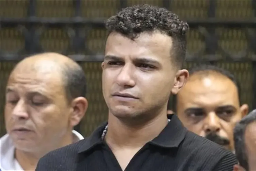 مطرب المهرجانات عصام صاصا يسلم نفسه لقسم الشرطة بعد مشاجرة المعادي