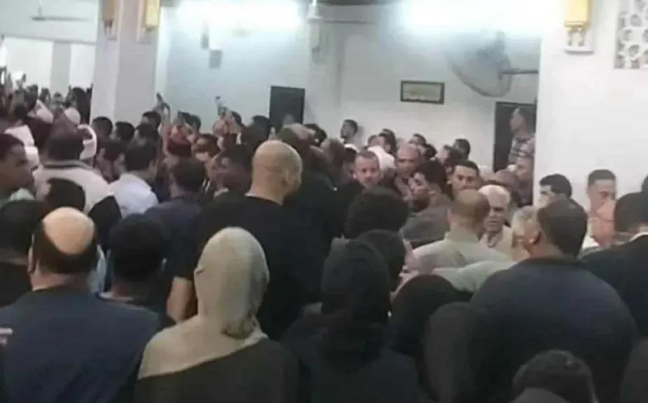 تشييع جثمان الدكتور أحمد عمر هاشم بمسقط رأسه بالشرقية
