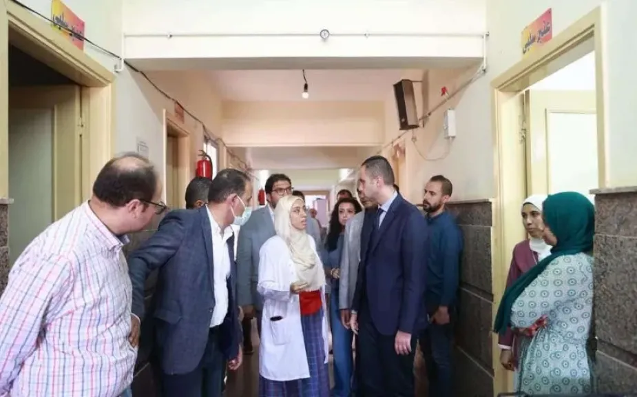 إعفاء مديرة إدارة الصيدلة بمستشفى قطور من منصبها.. وإحالة المتغيبين عن العمل بمركز رعاية في برما للتحقيق