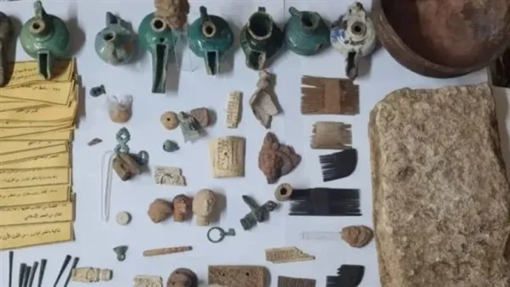 بني سويف: الأمن يضبط مزارعا بحوزته 533 قطعة أثرية للتجارة غير المشروعة