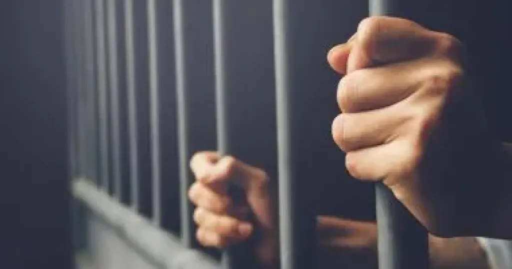 القبض على عامل وزوجته الثانية بتهمة قتل ابنته في قنا