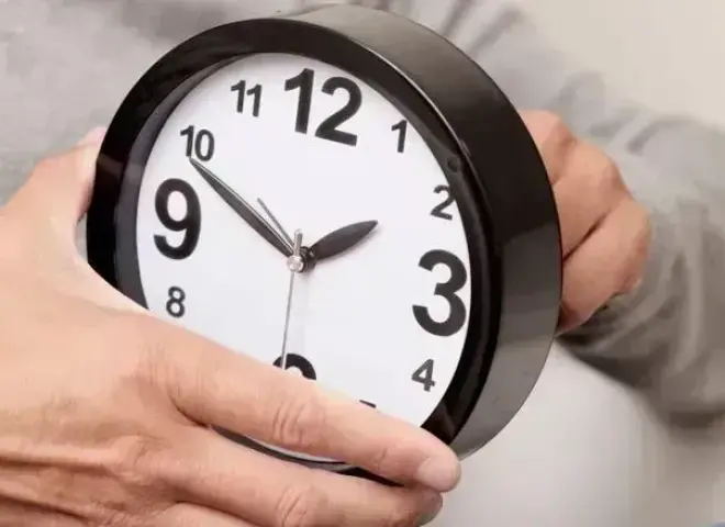 موعد تطبيق التوقيت الشتوي 2026 في مصر.. «إزاي» تأخر ساعتك 60 دقيقة؟