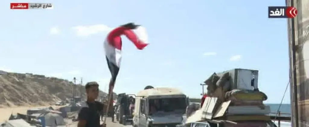 فيديو.. شاحنات اللجنة المصرية تعيد النازحين الفلسطينيين إلى شمال غزة