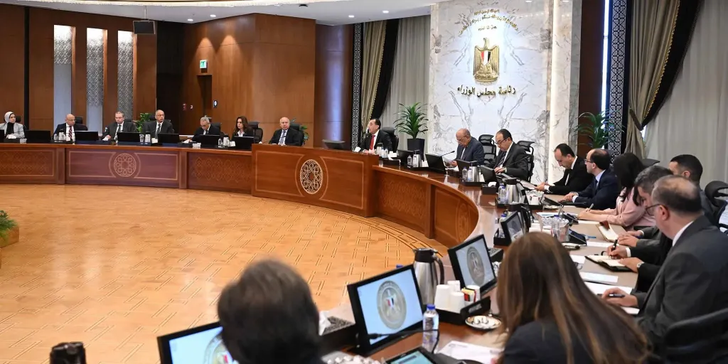 رئيس الوزراء يُتابع جهود تنفيذ الإجراءات الخاصة بخفض الانبعاثات والتحول الأخضر المُستدام