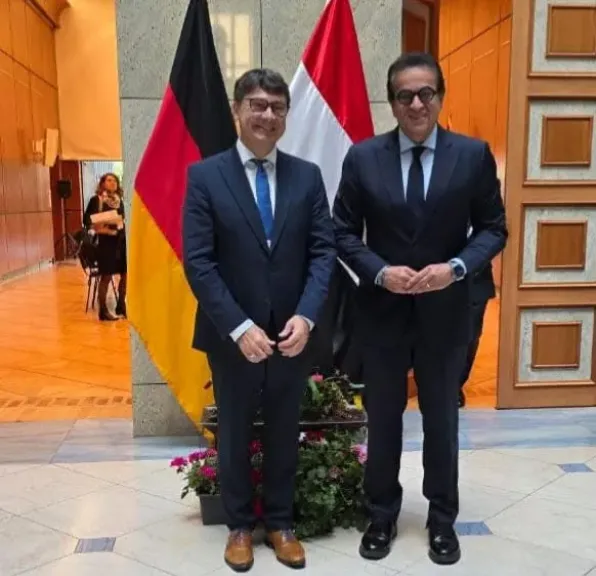 وزير الصحة يبحث مع «سيمنز هيلثينيرز» تعزيز التعاون في تطوير البنية التحتية الصحية والتحول الرقمي