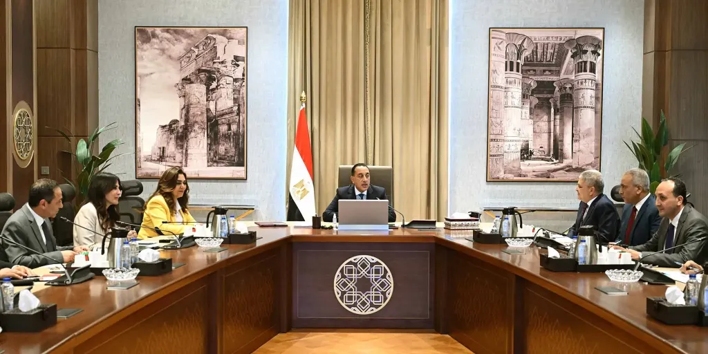 رئيس الوزراء يتابع الموقف التنفيذي لأعمال تطوير ورفع كفاءة بحيرة البردويل