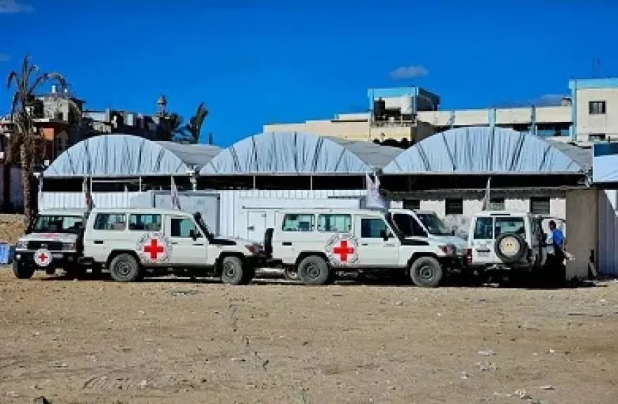 وصول رفات عشرات الشهداء إلى خان يونس بعد إفراج الاحتلال عنها