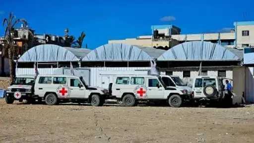 وصول رفات عشرات الشهداء إلى خان يونس بعد إفراج الاحتلال عنها