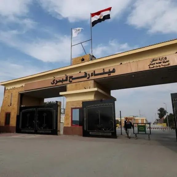 القناة 13 العبرية: معبر رفح لن يفتح الأربعاء وستُقلص المساعدات الإنسانية لغزة