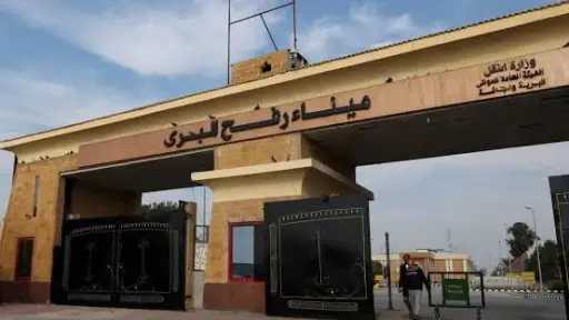القناة 13 العبرية: معبر رفح لن يفتح الأربعاء وستُقلص المساعدات الإنسانية لغزة