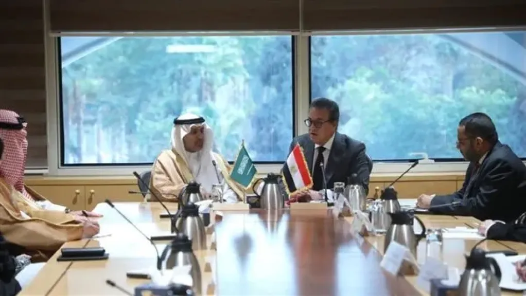 وزير الصحة يبحث مع نظيره السعودي تعزيز التعاون الصحي المشترك وتوطين الصناعات الدوائية