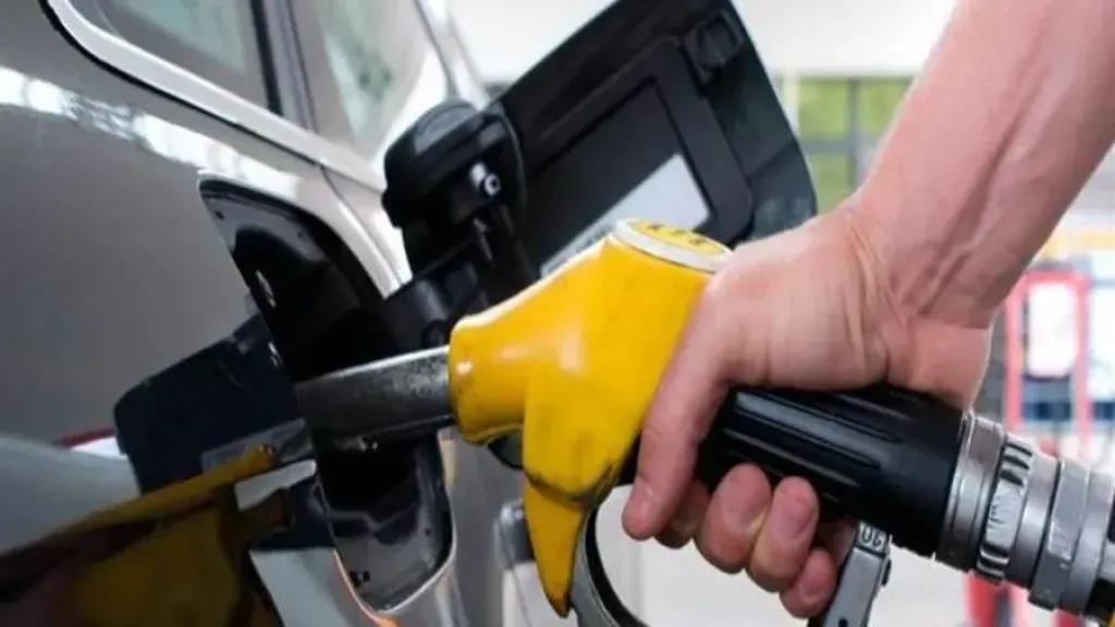 أسعار البنزين والسولار اليوم الخميس 30 أكتوبر 2025 في محطات الوقود بعد... أسعار البنزين والسولار اليوم الخميس 30 أكتوبر 2025 في محطات الوقود بعد الزيادة الجديدة