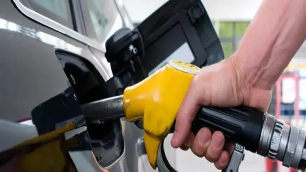 أسعار البنزين والسولار اليوم الثلاثاء 11 نوفمبر 2025 في محطات الوقود بعد الزيادة الجديدة