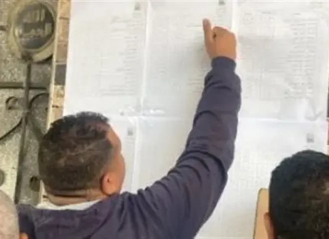 «ممنوع الاستغلال».. وضع لافتات وملصقات بتسعيرة الركوب الجديدة داخل موقف عبدالمنعم رياض