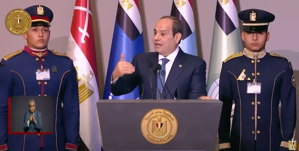 الرئيس السيسي: بعمل كل ده عشان بحبكم.. عُمري ما فكرت أخدكم وأدخل بيكم في الحيط