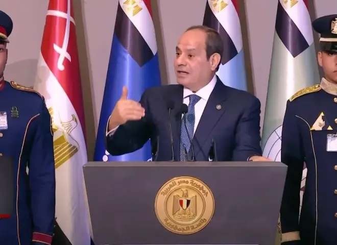 الرئيس السيسي: بعمل كل ده عشان بحبكم.. عُمري ما فكرت أخدكم وأدخل بيكم في الحيط