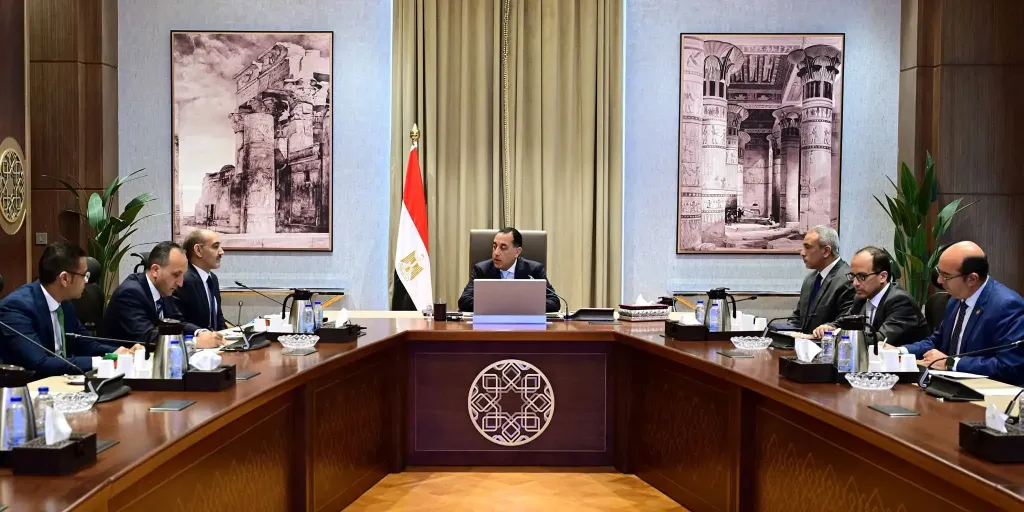 رئيس الوزراء يستعرض مستجدات برنامج الفضاء الوطني وخطط توطين التكنولوجيا الفضائية
