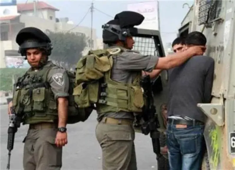 الاحتلال الإسرائيلي يعتقل 24 فلسطينيا على الأقل من الضفة الغربية