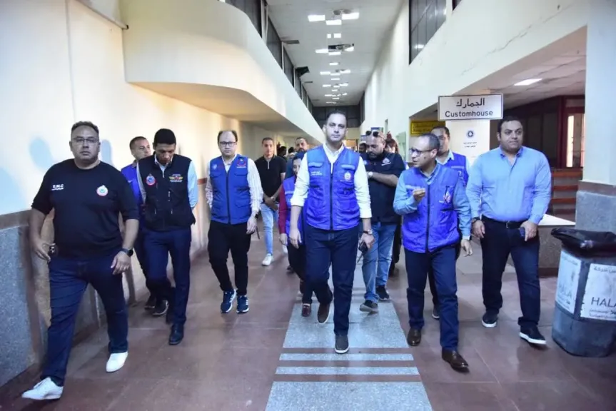 نائب وزير الصحة يتفقد ميناء رفح البري لضمان جاهزية الخدمات الطبية والطوارئ