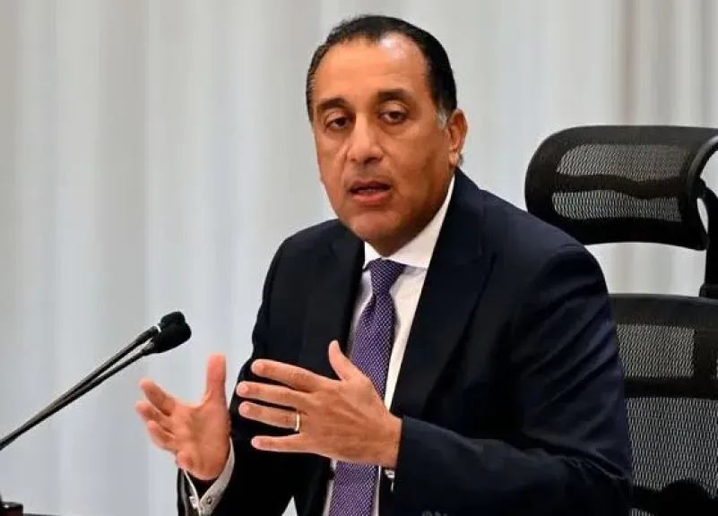 رئيس الوزراء يبشر المواطنين:  لن يكون هناك حاجة لأية زيادات فى أسعار البنزين لمدة سنة كاملة