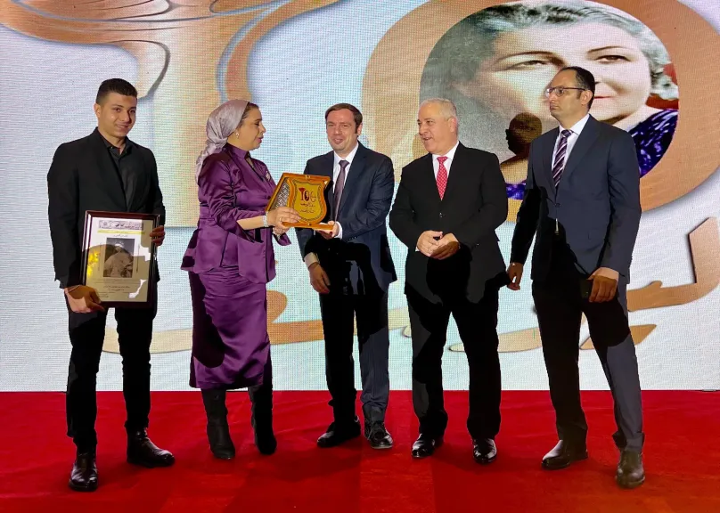 تكريم جوميا مصر والرئيس التنفيذي عبد اللطيف علما في احتفالية مرور 100... تكريم جوميا مصر والرئيس التنفيذي عبد اللطيف علما في احتفالية مرور 100 عام على تأسيس «روز اليوسف»