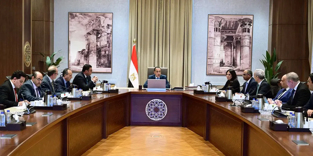 رئيس الوزراء يلتقي الرئيس التنفيذي لشركة ”أكوا باور” السعودية