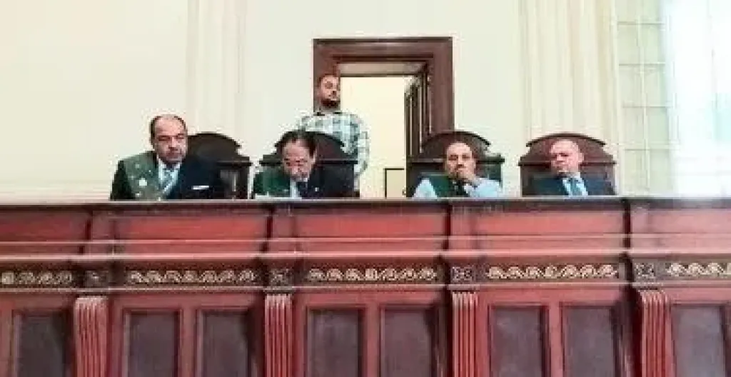 السجن المشدد 15 عاما لبائع ملابس قاوم الشرطة أثناء ضبطه بمخدرات في الإسكندرية