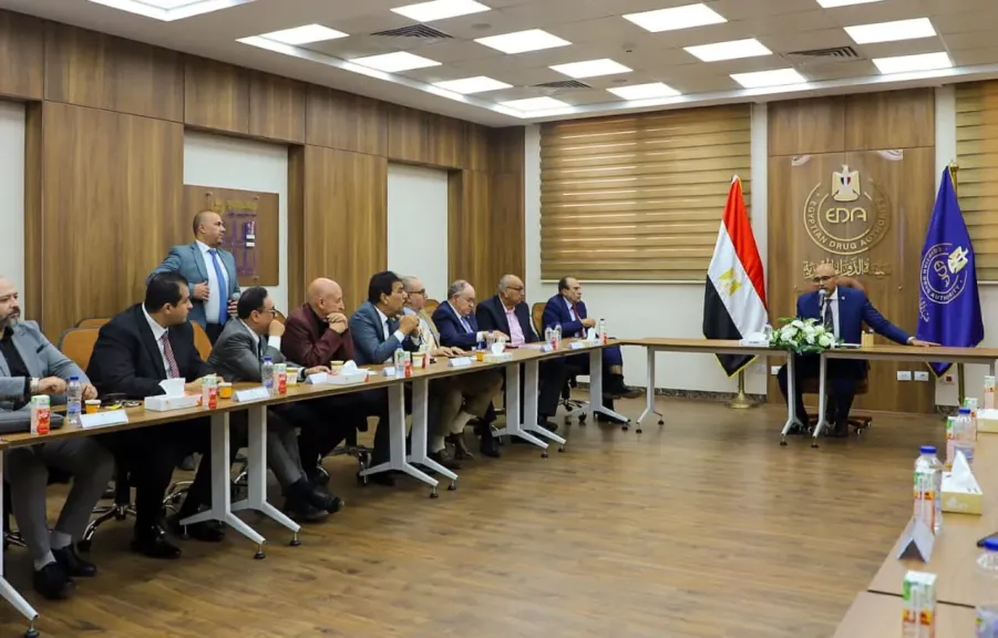 هيئة الدواء المصرية تبحث مع ممثلي شركات التصنيع لدى الغير ومخازن الأدوية آليات تنفيذ مشروع التتبع الدوائي