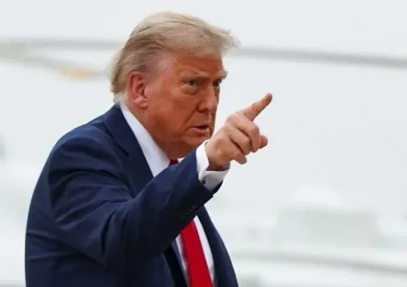الرئيس الأمريكي يوقف المحادثات مع كندا احتجاجًا على إعلانات تلفزيونية تنتقد الرسوم الجمركية