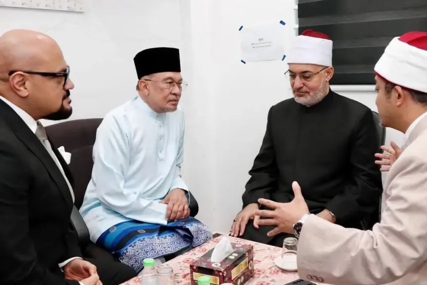 رئيس الوزراء الماليزي يلتقي مفتي الجمهورية في كوالالمبور