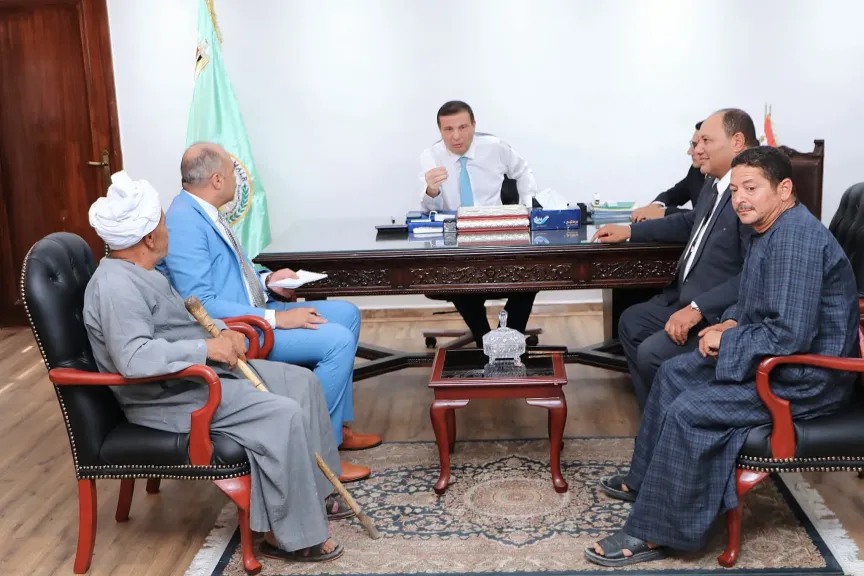 وزير الزراعة يستقبل عدد من الفلاحين ويستمع لمشاكلهم وزير الزراعة يستقبل عدد من الفلاحين ويستمع لمشاكلهم