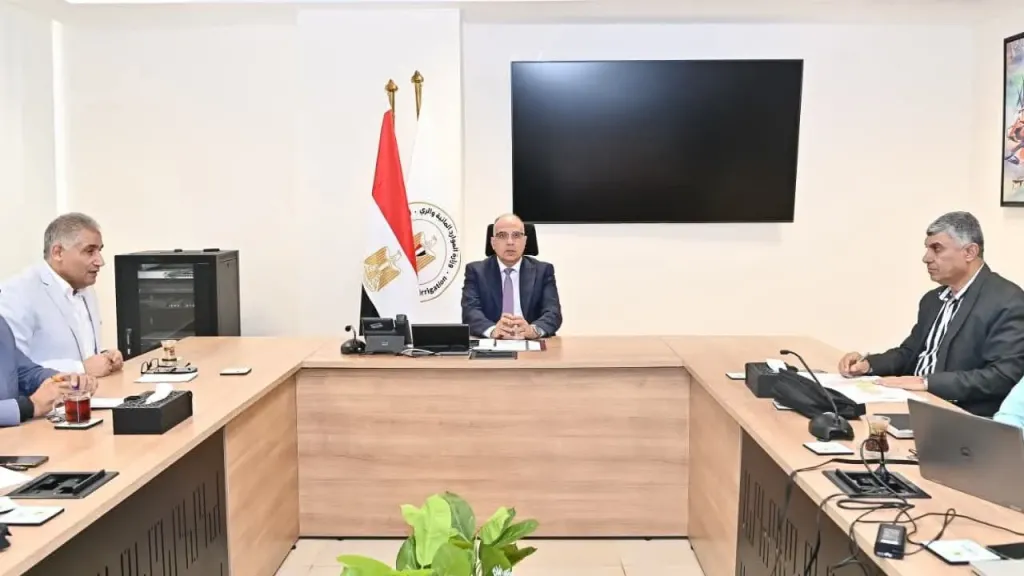 وزيرى الرى يتابع حالة المنظومة المائية وإجراءات تطوير منظومة إدارة وتوزيع المياه... وزيرى الرى يتابع حالة المنظومة المائية وإجراءات تطوير منظومة إدارة وتوزيع المياه بزمام ترع الإسماعيلية