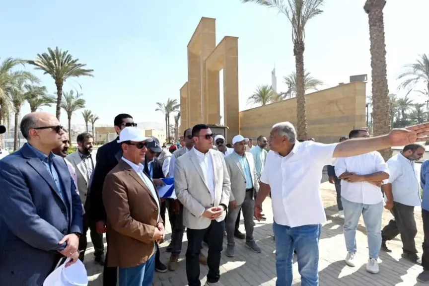 وزير الإسكان يتفقد مكونات مشروع حدائق ”تلال الفسطاط” وزير الإسكان يتفقد مكونات مشروع حدائق ”تلال الفسطاط”
